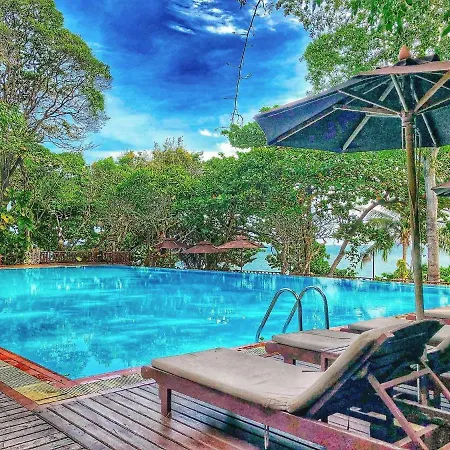 Birds And Bees Resort